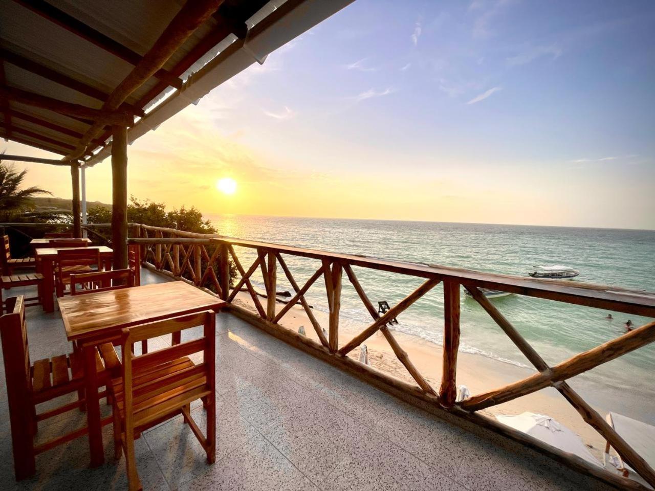 Mandala Beach Club Hotel Pendales Exterior foto